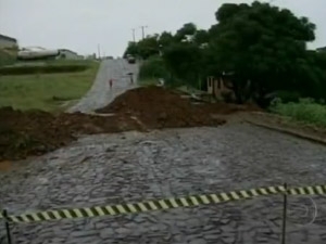 Chuva provoca morte e deixa rodovias inundadas no RS