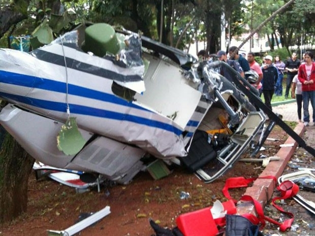 Detalhe do helicptero que caiu em So Caetano