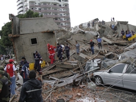 Edifcio de 32 andares desabou deixando trs mortos em janeiro deste ano