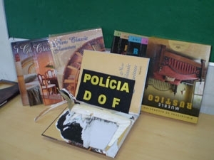 Cocana foi encontrada em capas de livros, segundo a polcia