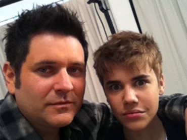 Jay DeMarcus, da banda Rascal Flatts, postou no Twitter a foto com Justin de cabelo novo