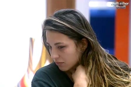 Michelly no se lembra do desmaio, mas se lembra de Andre Marques