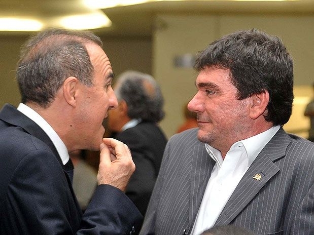 Presidente corintiano conversa com o empresrio Wagner Ribeiro no Trofu Mesa Redonda