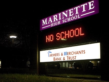 Escola fechada na noite desta segunda-feira (29) em Marinette, no estado americano do Wisconsin, aps o sequestro.