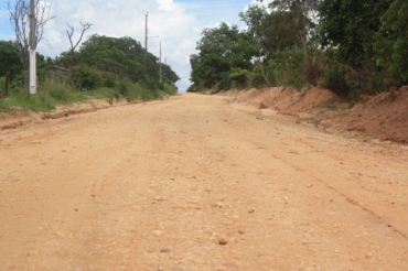 Estrada que liga o municpio a BR 364 passando pelo Santaninha  um importante corredor para escoar a produo local