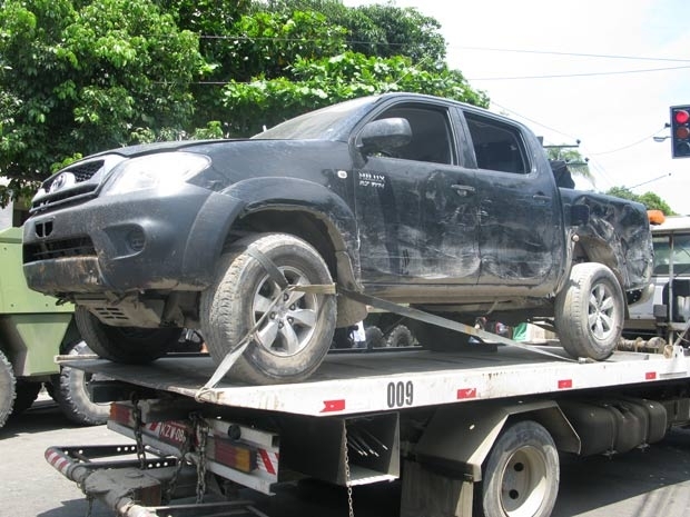 Picape usada por traficantes para fugir da Vila Cruzeiro