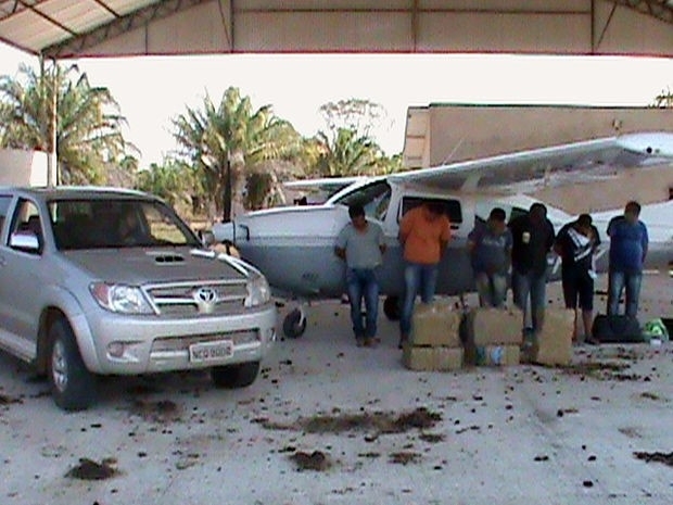 Quadrilha foi presa em pista clandestina de fazenda nesta quarta. (Foto: PM Comodoro)