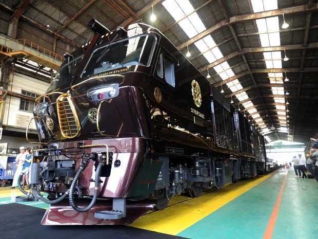 O trem Nanatsuboshi (sete estrelas) (Foto: Jiji Press/AFP)