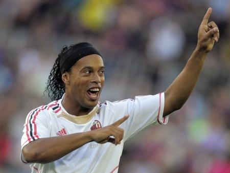 Ronaldinho Gacho em treino do Milan