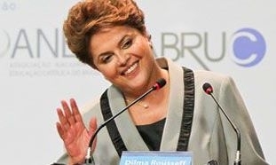 A defesa da coligao de Dilma Rousseff negou o uso de imagens externas em inseres da campanha