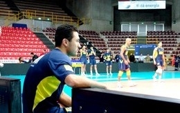 Marlon assistindo ao treino de sexta-feira