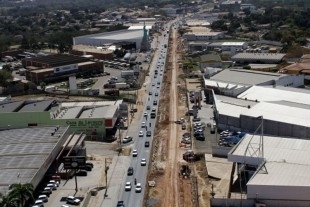 Avenida FEB: trecho em obras para implantao do VLT; falta de iluminao  problema