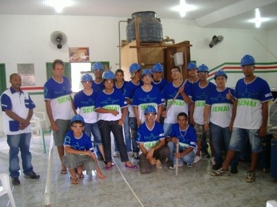 Homens e mulheres participaram de curso de Pedreiro adquirindo conhecimento e se preparando para o mercado de trabalho