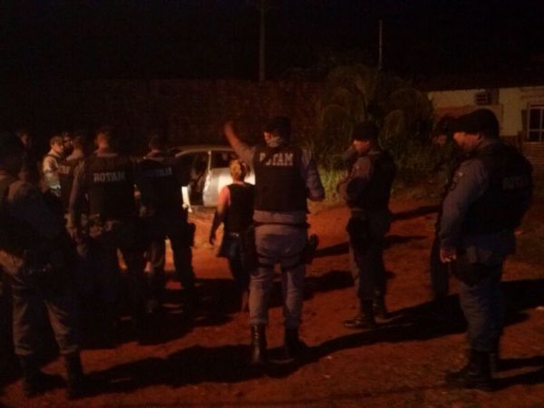 Secretrio teve arma apontada para a cabea. O criminoso s se entregou aps a chegada da tia