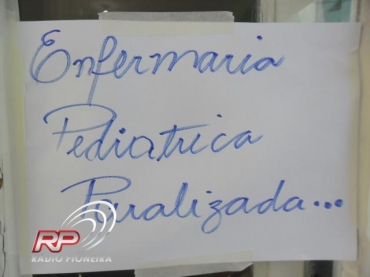 Servidores paralisaram o trabalho durante uma hora em protesto.