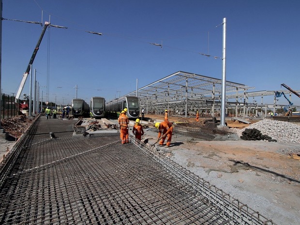 Parte das obras consiste na construo de um Centro de Controle e Operaes (CCO), ao lado do Aeroporto Marechal Rondon, onde j se encontra o material rodante do sistema.