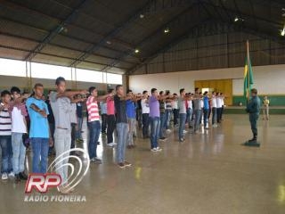 Cerimnia de Juramento  Bandeira e entrega de Certificados de Dispensa de Incorporao aconteceu na manh de sexta-feira, 24.