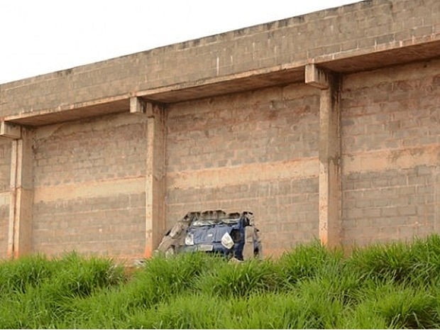 Presos tentaram fugir depois de arremessar caminho em muro de presdio, em Rondonpolis (MT).