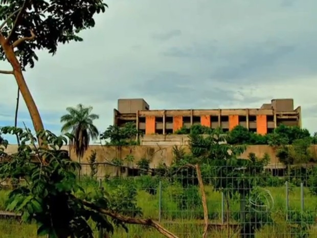 Obra do Hospital Central de Cuiab comeou h 30 anos e at hoje no foi concluda